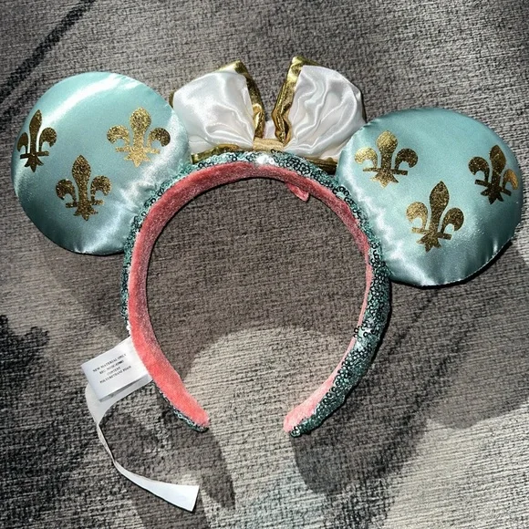 Minnie Mouse The Main Attraction King Arthur’s Carousel (7/12) Mickey Ears - Picture 2 of 2